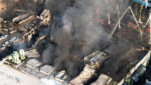 하늘에 '둥둥'&hellip;"사방에 깔려 불쏘시개로" 참사 키운 범인