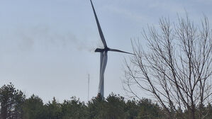 [속보] 경북소방 "영덕 풍력발전기 화재 현장서 1명 사망"