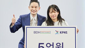 배동현 BDH 재단이사장, '패럴림픽 스타' 김윤지에 5억 원 포상금