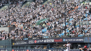 프로야구 시범경기, 역대 최다 관중 신기록&hellip;44만 명 입장