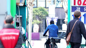 [단독] '전쟁 추경' 민생지원금 검토&hellip;'하위 50% 15만 원'