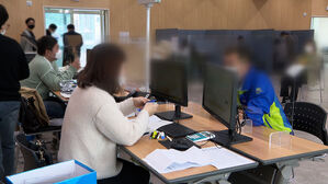 [단독] '소득하위 50%에 15만 원'&hellip;민생지원금 검토