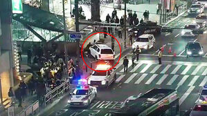 갑자기 방향 틀더니 인도로 돌진&hellip;음주차량에 4명 부상