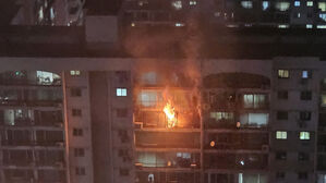 장미아파트 화재 재산 피해 2천여만 원&hellip;안방 발코니서 발화 추정