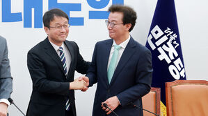 전재수 "부산 글로벌허브법 처리해야"&hellip;한병도 "우선순위 두겠다"