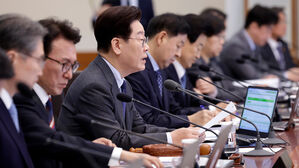 이 대통령, 대형 베이커리 카페 거론 "10년이 가업? 꼼수 감세"