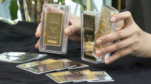 전쟁 땐 오르는 게 통념인데&hellip;떨어진 금값, 왜?