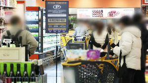 이란 전쟁에 소비 심리 '뚝'&hellip;계엄 이후 최대 폭