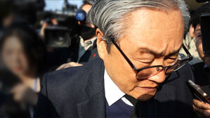 찌꺼기에 천장서 기름 '뚝뚝'&hellip;"대표 딸이 반려했다"