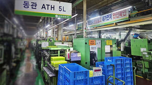 "죽어라" 눈물 훔친 직원&hellip;"유족이고 XX이고" 후폭풍