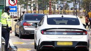 공공기관 '차량 5부제' 의무화 첫날&hellip;곳곳 혼선