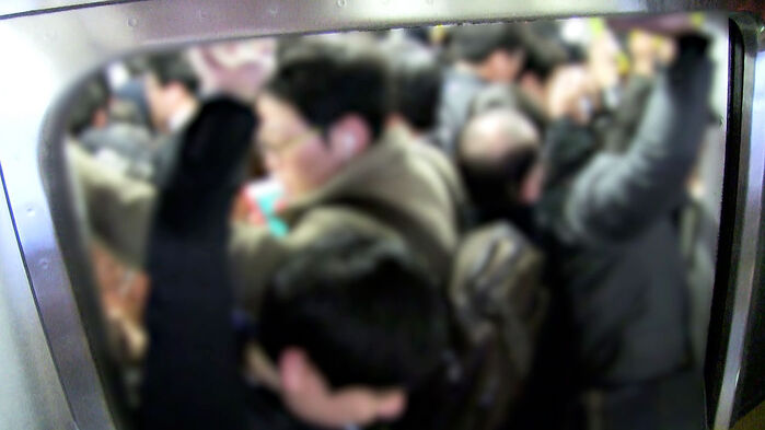 "9호선서 아이 압사 직전…출근길 제발" SNS 설전