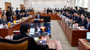 "정치검찰 진상 규명" "특위 당장 해체해야"&hellip;치열한 공방