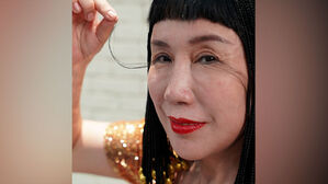 속눈썹이 무려 20.5cm&hellip;"11년간 계속 자라나"