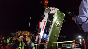 방글라서 40명 탄 버스 강으로 추락&hellip;18명 사망&middot;11명 실종 추정