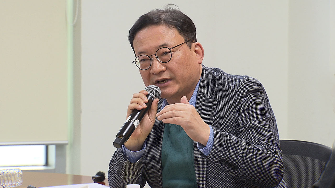 3. 발제자로 나선 송종현 선문대 교수(전 보편적시청권보장위원회 위원), 더불어민주당)보편적시청권 제도 개선 토론회