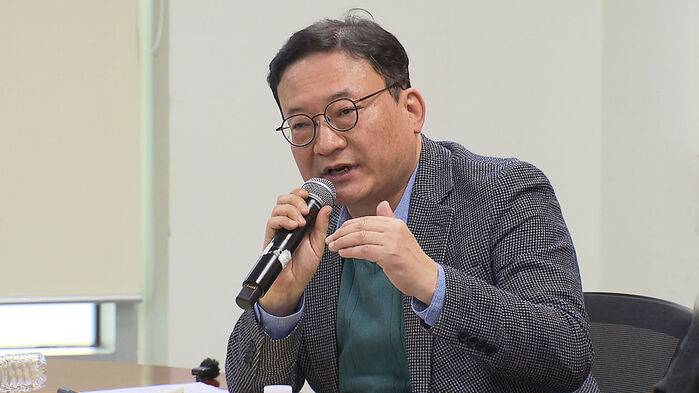 3. 발제자로 나선 송종현 선문대 교수(전 보편적시청권보장위원회 위원), 더불어민주당)보편적시청권 제도 개선 토론회