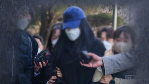 "인생의 짐"&hellip;3살 딸 살해한 친모, 구속 송치