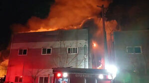 대구 조명 제조공장 큰 불길 잡아&hellip;잔불 정리 중