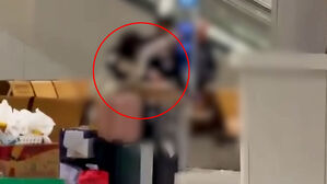 "나라 망신" 인천공항서 '퍽퍽'&hellip;직원 멱살 잡더니 