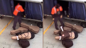 바닥에 '퍽' 내동댕이&hellip;"장난하나" 비난 쇄도