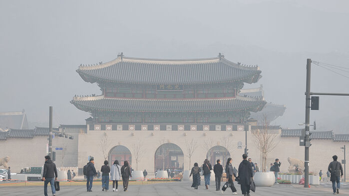 천연가스버스 늘리고 5등급차 제한…서울 미세먼지 20년간 47%↓