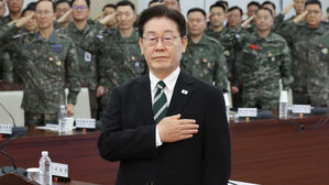 이 대통령, '서강대교 넘지 말라' 조성현 대령 만나 "한번 보고 싶었다"