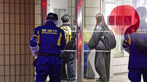 "도망가라" 도쿄 쇼핑몰 패닉&hellip;접근금지 어기고 살해