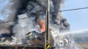 경남 하동 그릇도매업체 화재&hellip;플라스틱 그릇 많아 진화 어려워