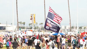 전쟁하는 트럼프에 800만 명 '뿔났다&hellip;"광대야 왕관 내려"