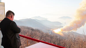북 ICBM용 새 고체엔진 시험&hellip;"전략적 군사력 최강"
