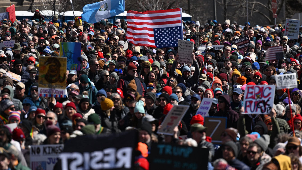 미국 미네소타주에서 열린 반 트럼프 시위 '노 킹스' 시위 (사진=AP, 연합뉴스)