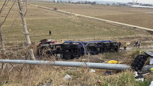 충남 논산천안고속도로서 25톤 탱크로리 추락&hellip;50대 운전자 부상
