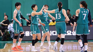 여자농구 하나은행, 1경기 남기고 KB와 공동 1위&hellip;이이지마 24점