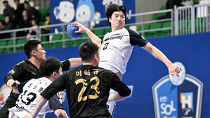 두산, 상무 꺾고 핸드볼 H리그 PO 진출 희망 이어가