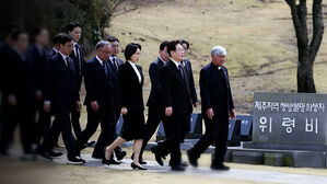 4&middot;3 앞두고 제주 찾아 "국가폭력 공소시효 없애겠다"