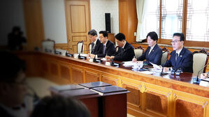 김 총리 "생필품 수급 차질 선제 대처"