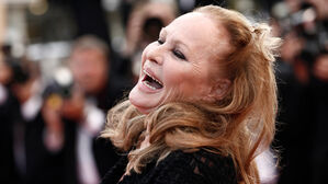 '1호 본드걸' 재산 빼돌려 이탈리아 부동산 매입 의혹 수사