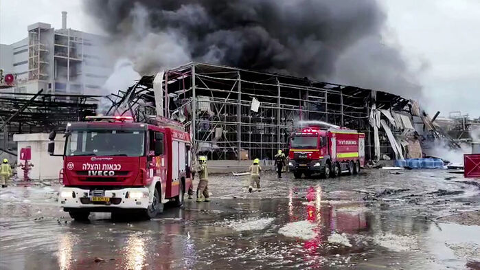 하루 만에 700여 차례 공습&hellip;유해 화학물질 유출