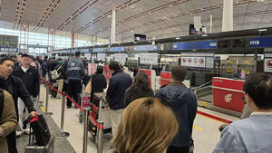 중국 에어차이나 북한 직항편 6년 만에 이륙&hellip;평양서 중국 대사가 승객 맞이