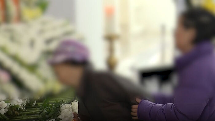 분향소에서 오열하는 안전공업 유가족