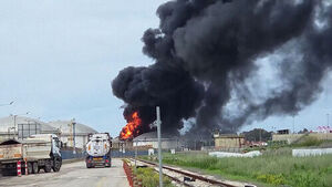 동시공격에 정유시설 화염&hellip;'저항의 축' 재결속