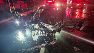 충돌 사고 후 전기차 화재, 1명 사망&hellip;공장 화재도