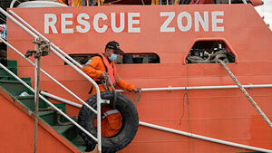 침몰 전 구명보트로 탈출했는데&hellip;"탑승자 전원 실종"