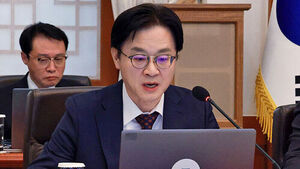 김정관 "매점매석&middot;유언비어 단호 조치&hellip;필수 제품 생산 명령 실시"