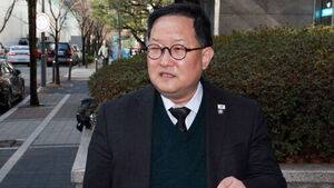 "윤, 군형법상 반란수괴" 고발한 김경호 변호사 종합특검 참고인 출석