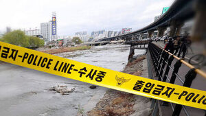 도심 하천에 캐리어가 '둥둥'&hellip;열었더니 50대 여성 시신