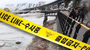 하천 떠다닌 '50대 여성 캐리어 시신'&hellip;딸&middot;사위 긴급체포