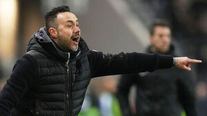 성폭행 제자 두고 "좋은 청년"&hellip;"나도 딸이" 감독 해명