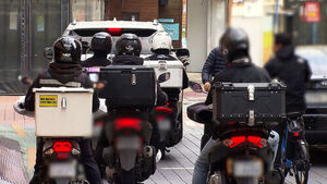 심야 배달하는 외국인들&hellip;불법 고용 후 돈 떼어간 대표